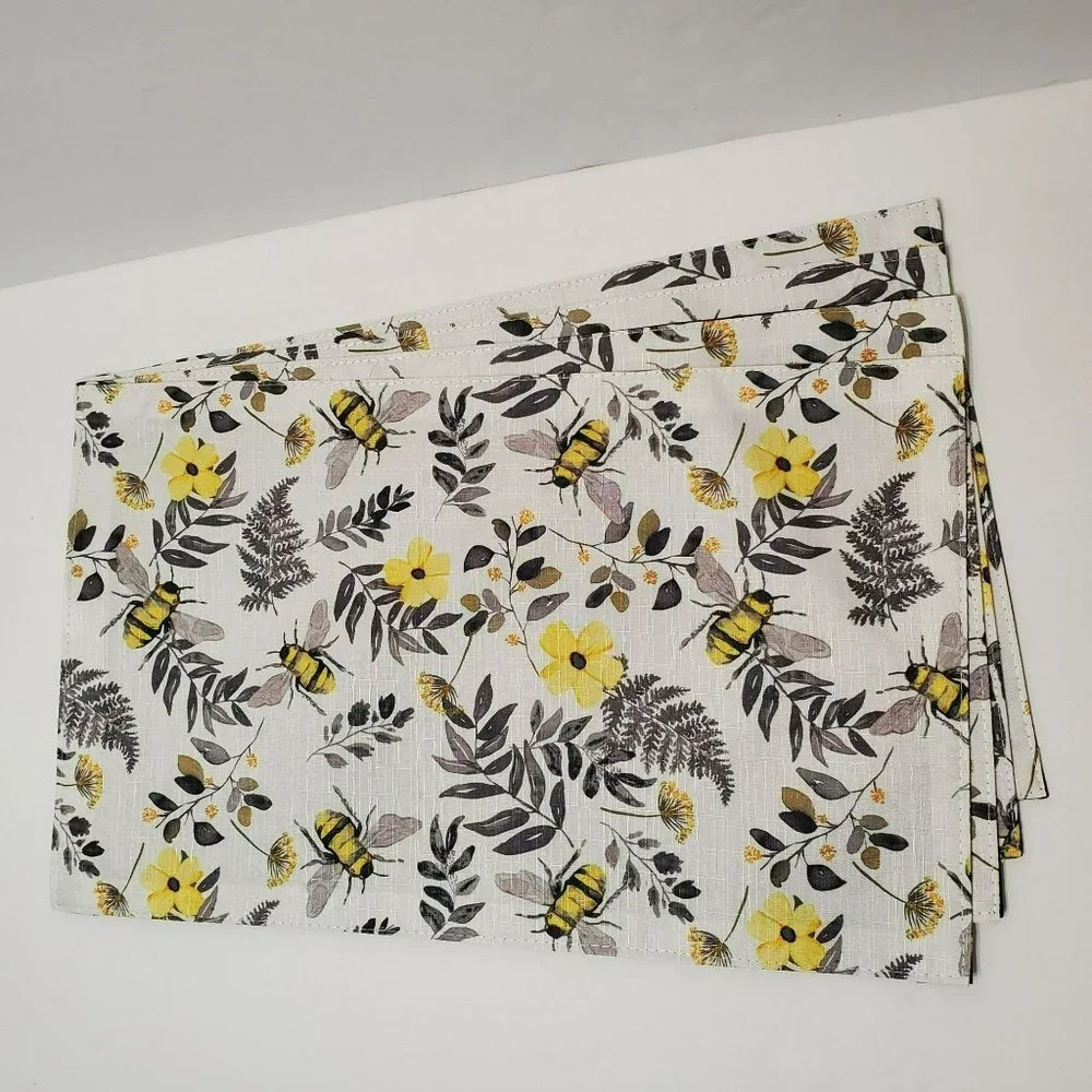 Bee Wildflower Placemats, Set of 4, Yellow Flowers Black, Cottagecore, NWT